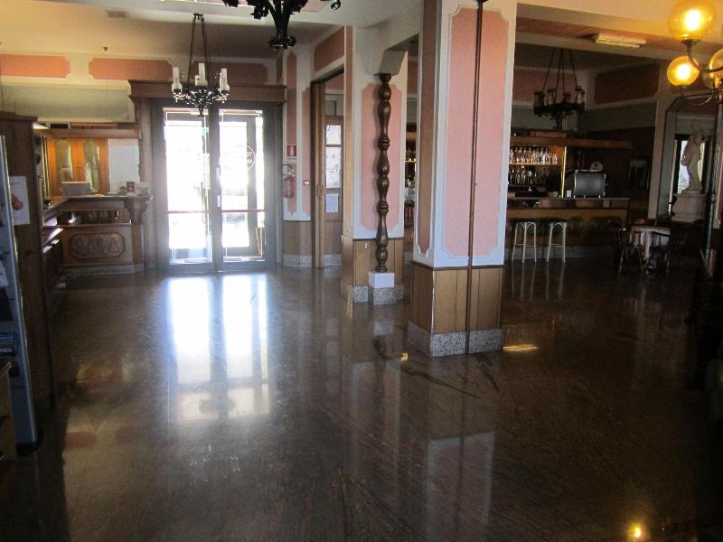 Tourist Hotel - Lobi