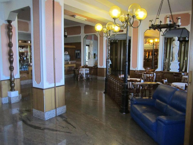 Tourist Hotel - Lobi