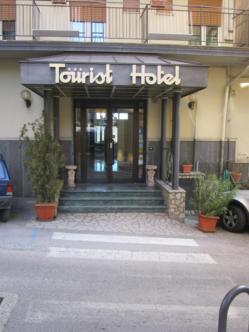 Tourist Hotel - Genel