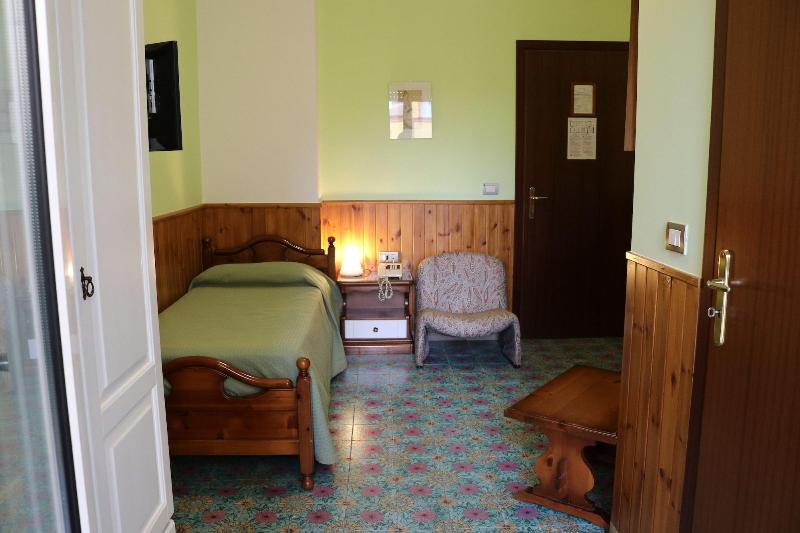 Tourist Hotel - Oda