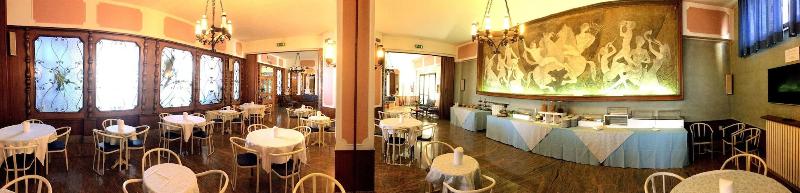 Tourist Hotel - Restoran