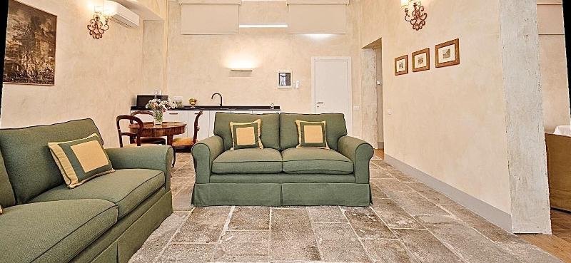 Palazzo Mantua Benavides Suites And Apartments - Oda