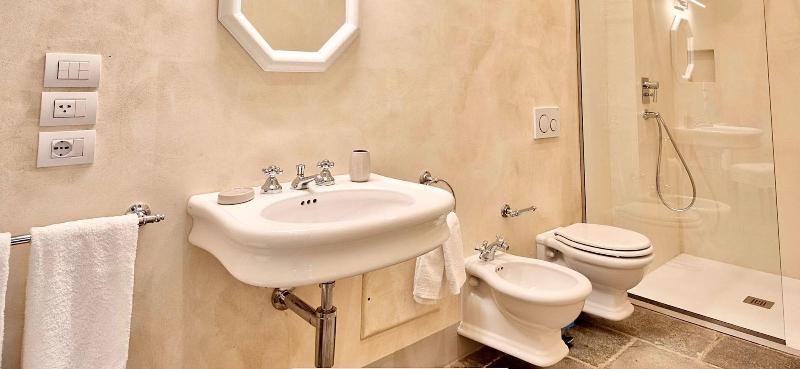 Palazzo Mantua Benavides Suites And Apartments - Oda