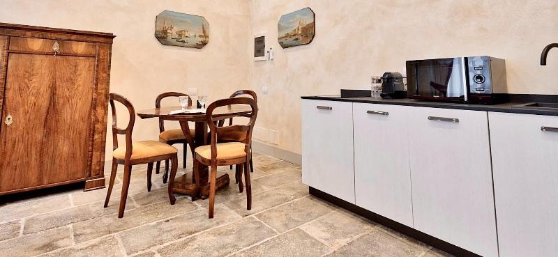 Palazzo Mantua Benavides Suites And Apartments - Oda