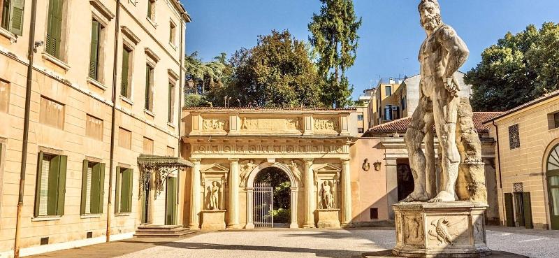 Palazzo Mantua Benavides Suites And Apartments - Oda