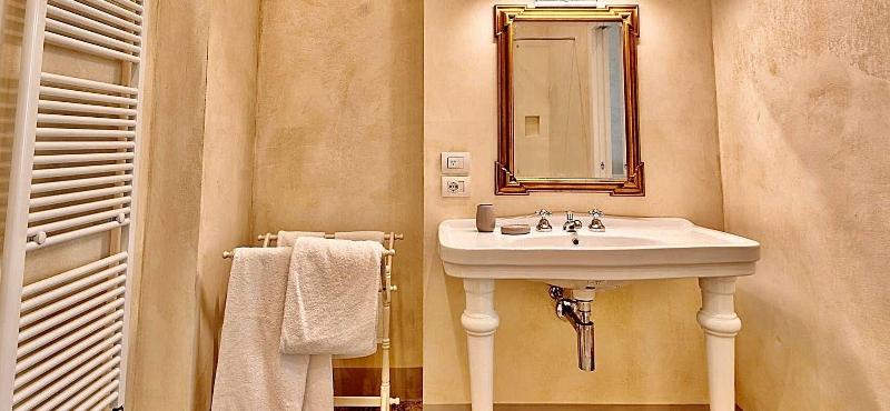 Palazzo Mantua Benavides Suites And Apartments - Oda