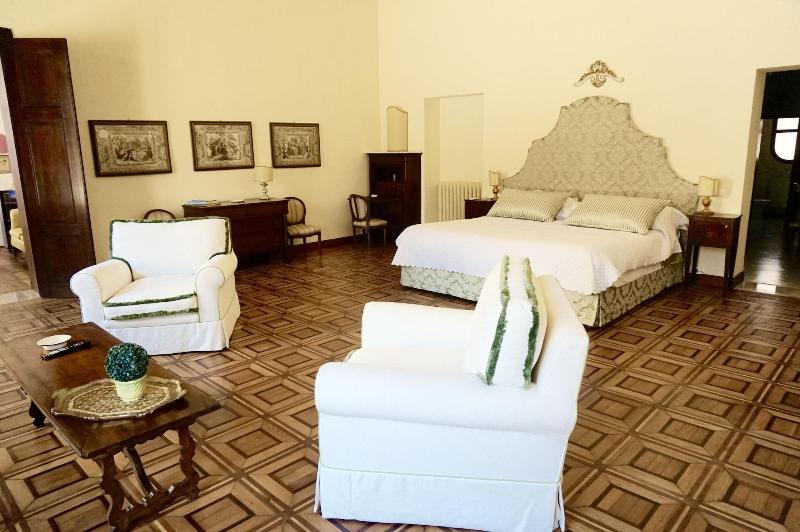 Palazzo Mantua Benavides Suites And Apartments - Oda