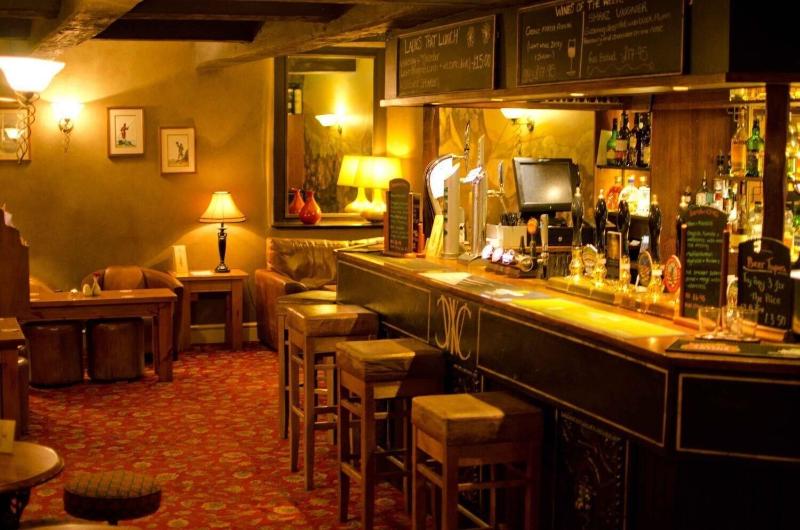 Charles Cotton Hotel - Bar