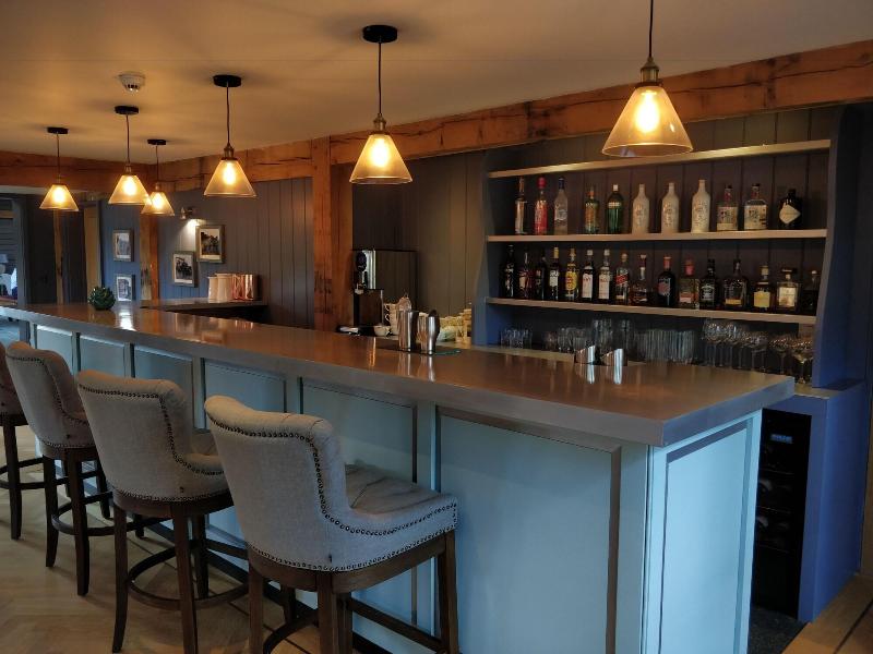 Retreat East - Bar