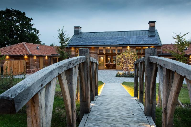 Retreat East - Genel