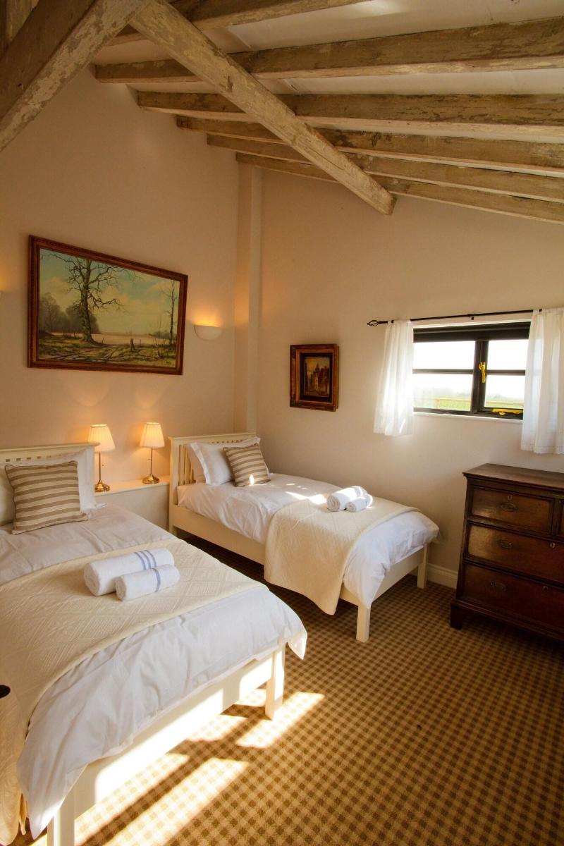 Creeksea Place Barns - Oda