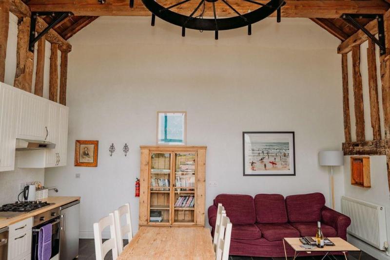 Creeksea Place Barns - Oda