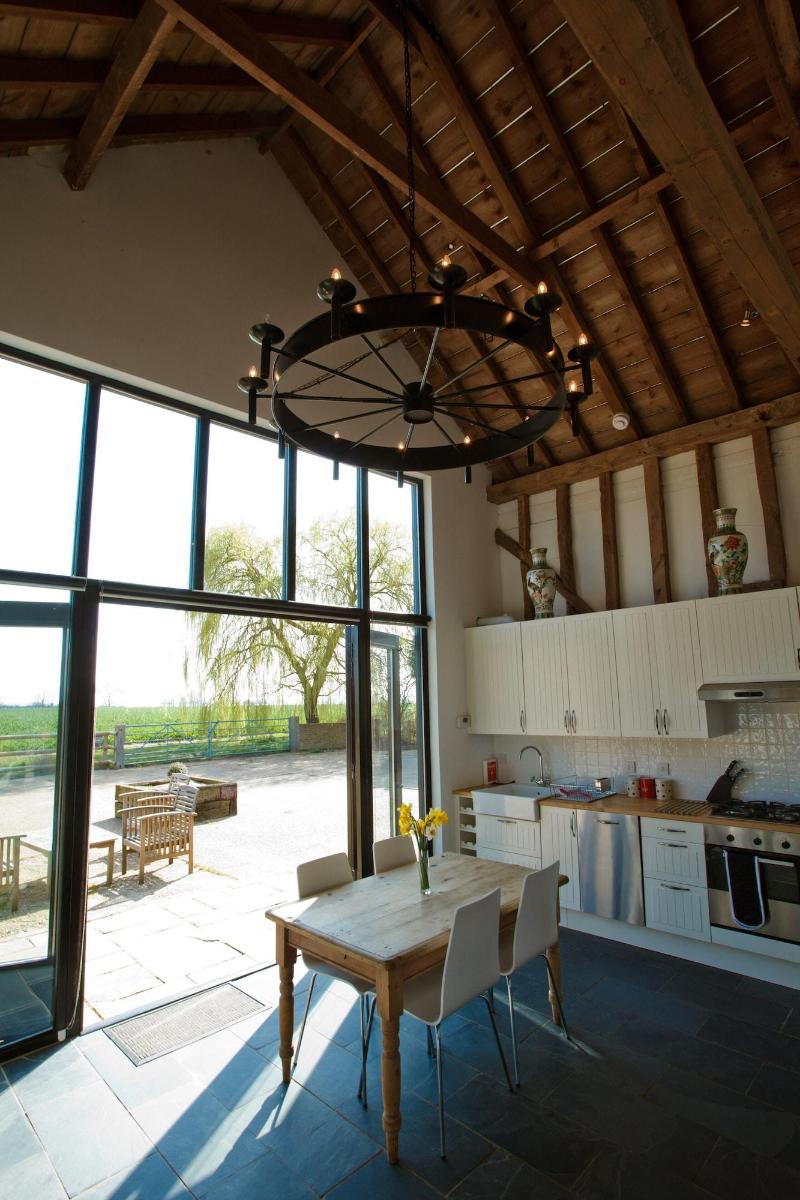 Creeksea Place Barns - Oda
