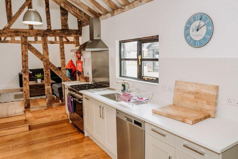 Creeksea Place Barns - Oda