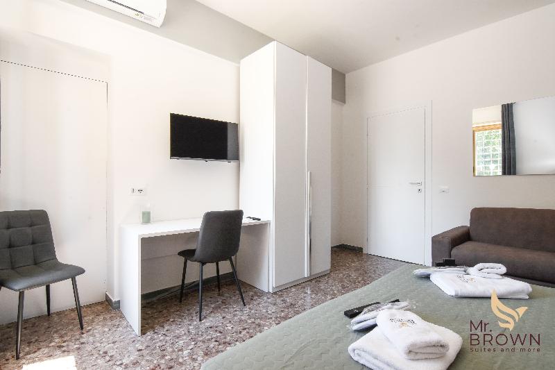 Mr Brown Home & Suite - Lobi