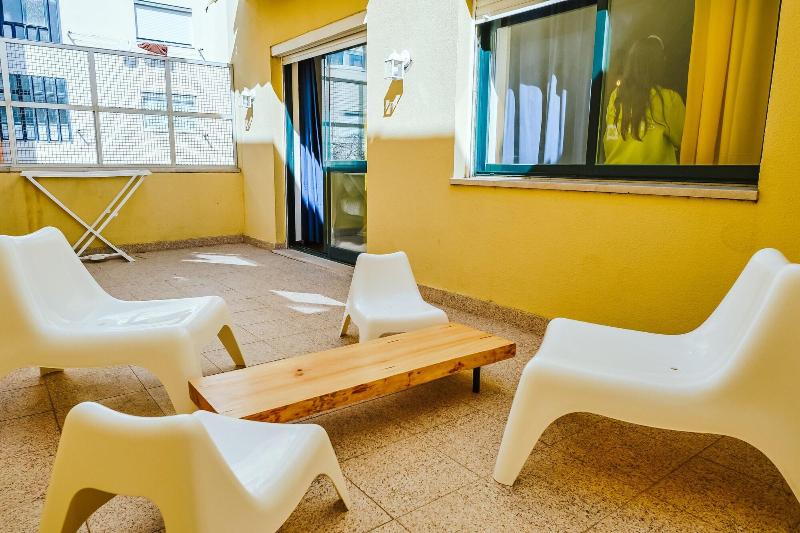 Help Yourself Hostels - Restelo - Teras