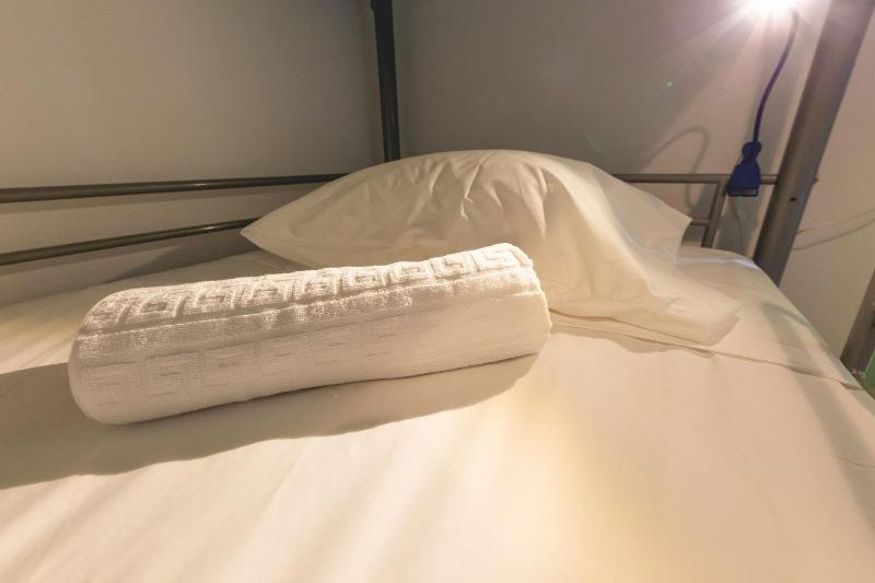 Help Yourself Hostels Parede - Oda