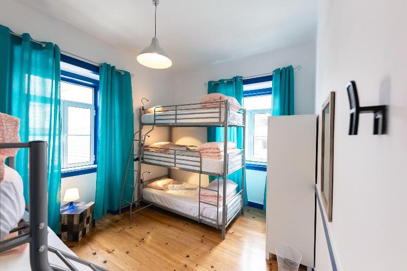 Help Yourself Hostels Parede - Oda