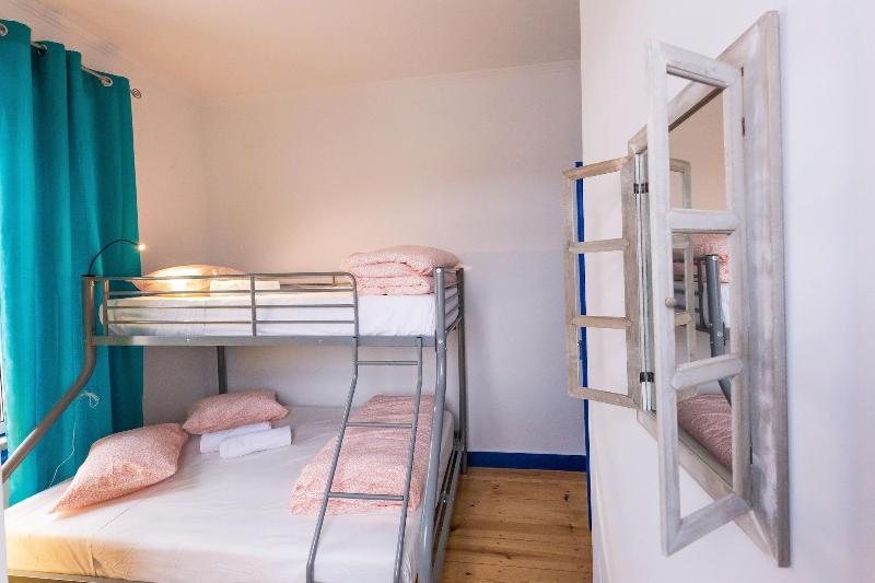 Help Yourself Hostels Parede - Oda