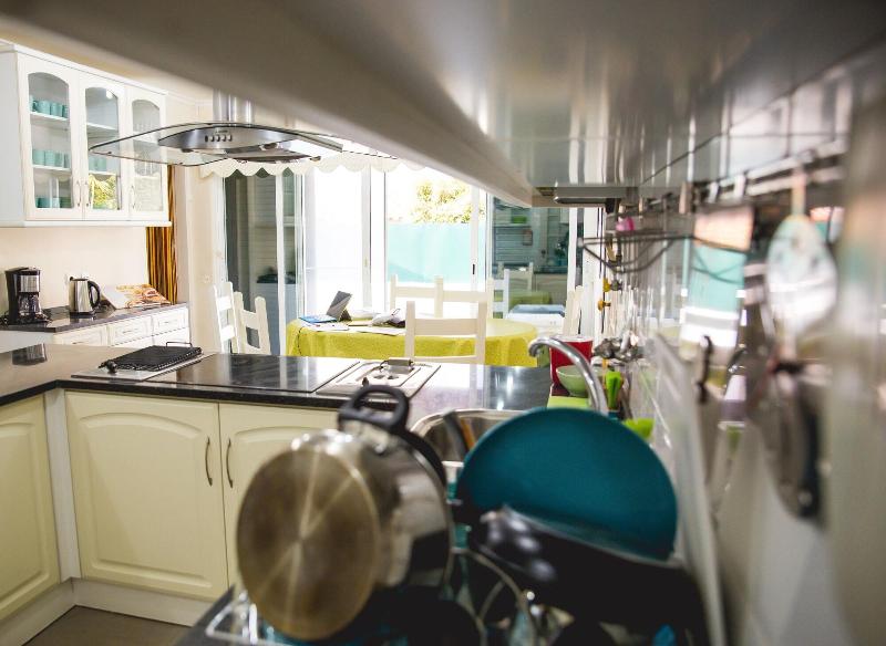 Help Yourself Hostels Carcavelos Coast - Oda