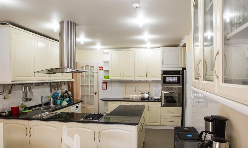 Help Yourself Hostels Carcavelos Coast - Oda