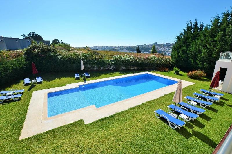 HILLTOP OASIS - Lisbon Lux Oeiras Resorts - Oda
