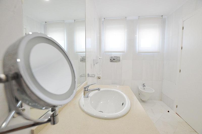 HILLTOP OASIS - Lisbon Lux Oeiras Resorts - Oda