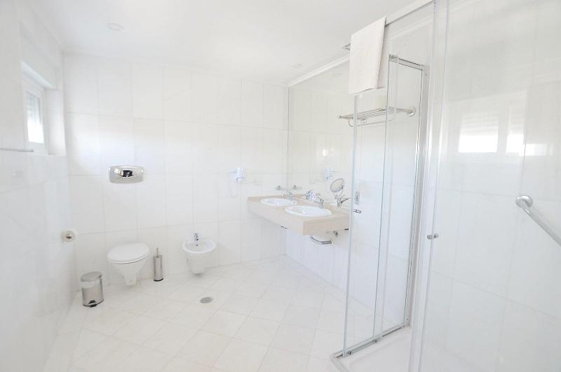 HILLTOP OASIS - Lisbon Lux Oeiras Resorts - Oda