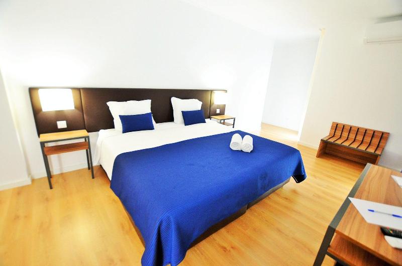 HILLTOP OASIS - Lisbon Lux Oeiras Resorts - Oda