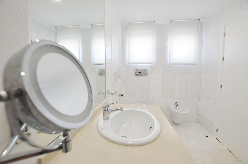 HILLTOP OASIS - Lisbon Lux Oeiras Resorts - Oda