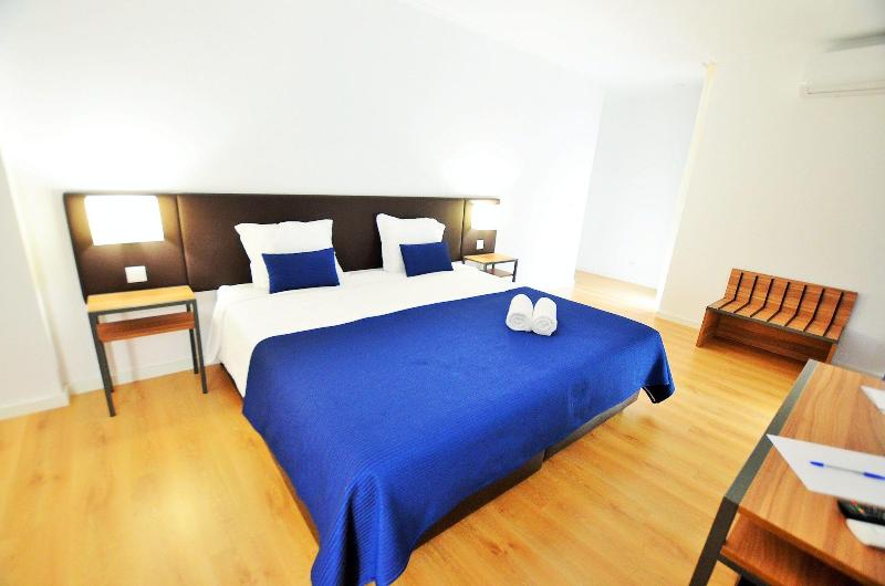 HILLTOP OASIS - Lisbon Lux Oeiras Resorts - Oda