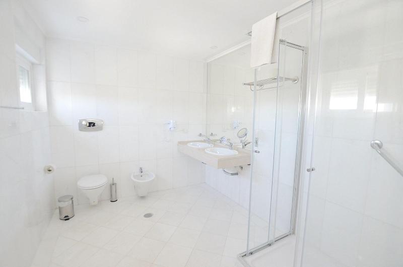 HILLTOP OASIS - Lisbon Lux Oeiras Resorts - Oda