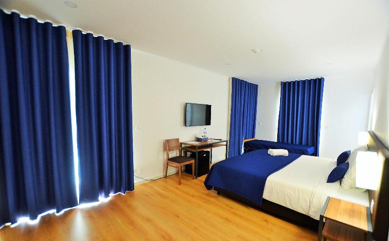 HILLTOP OASIS - Lisbon Lux Oeiras Resorts - Oda