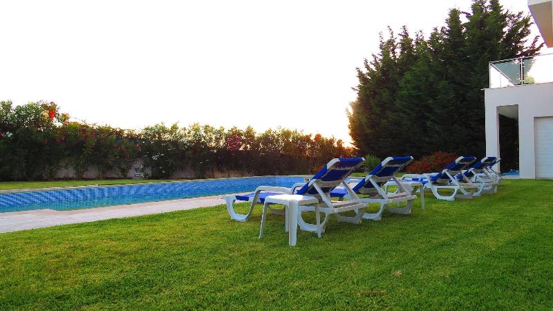 HILLTOP OASIS - Lisbon Lux Oeiras Resorts - Havuz