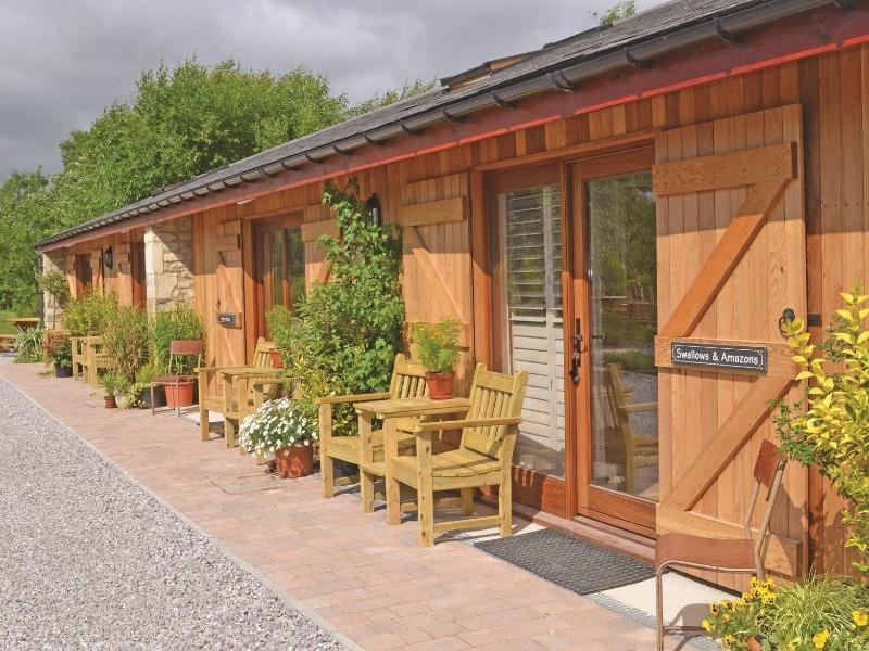 Widbrook Barns - Genel