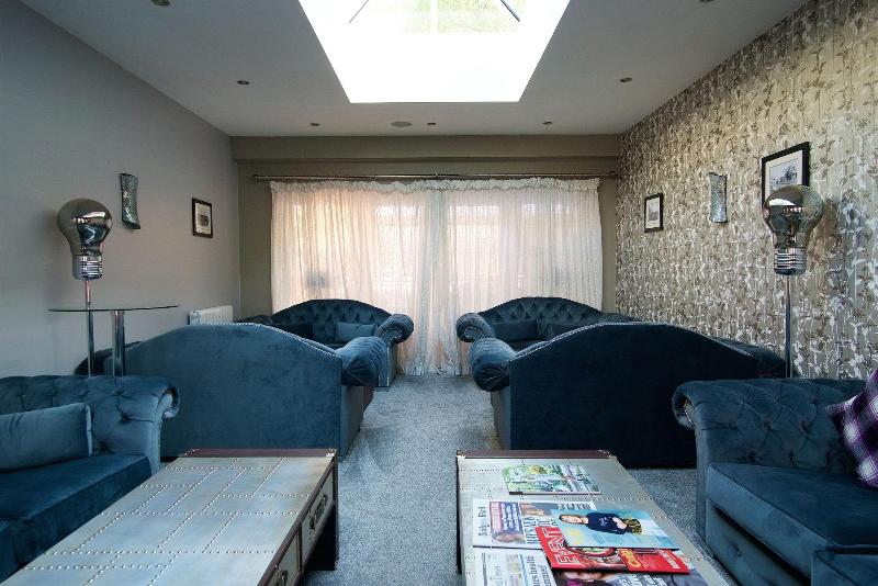 The Avenue Hotel - Lobi