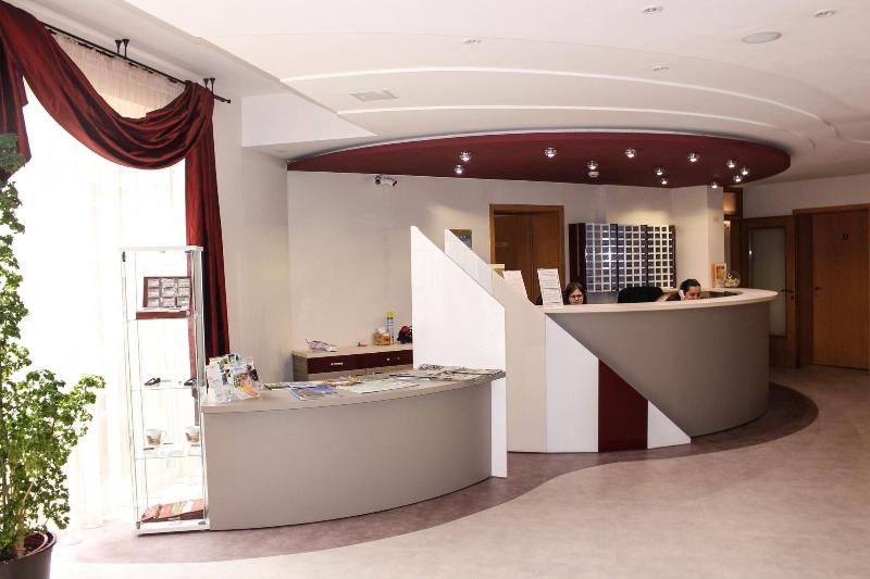 Granada Konferencia Wellness Sport Hotel - Lobi