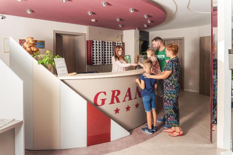 Granada Konferencia Wellness Sport Hotel - Lobi