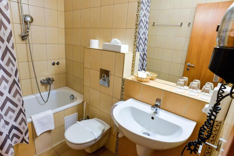 Granada Konferencia Wellness Sport Hotel - Oda
