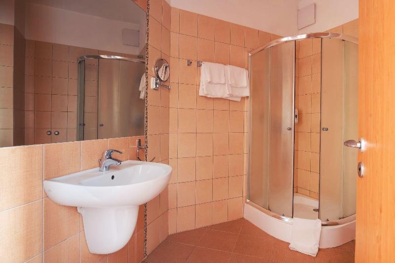 Granada Konferencia Wellness Sport Hotel - Oda