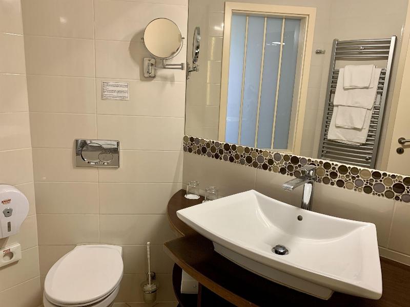 Granada Konferencia Wellness Sport Hotel - Oda