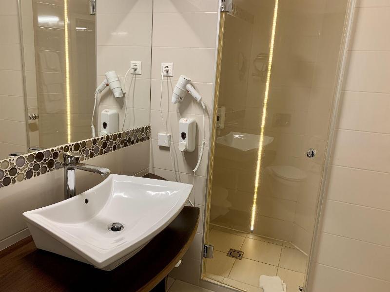 Granada Konferencia Wellness Sport Hotel - Oda