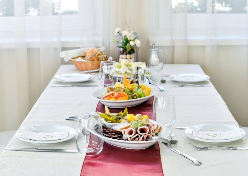 Granada Konferencia Wellness Sport Hotel - Restoran