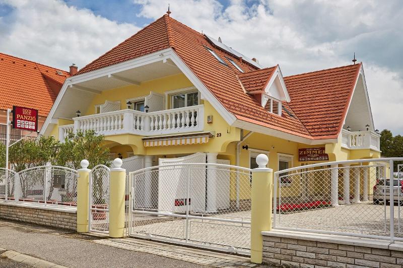 Gold Haus Panzió - Genel