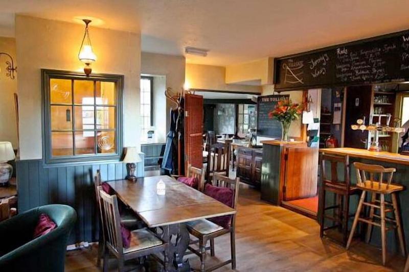 The Tollgate Inn - Lobi