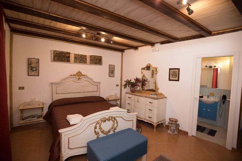 Cannatella's Mansion - Oda