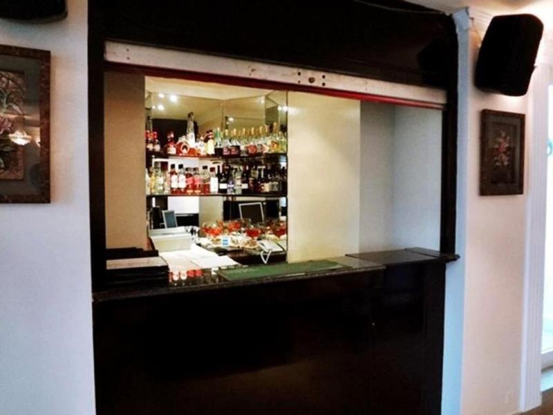 OYO 137 Marina Hotel - Bar