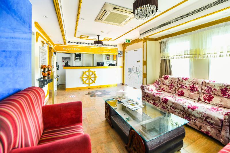 OYO 137 Marina Hotel - Lobi