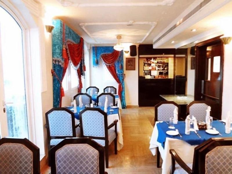 OYO 137 Marina Hotel - Restoran