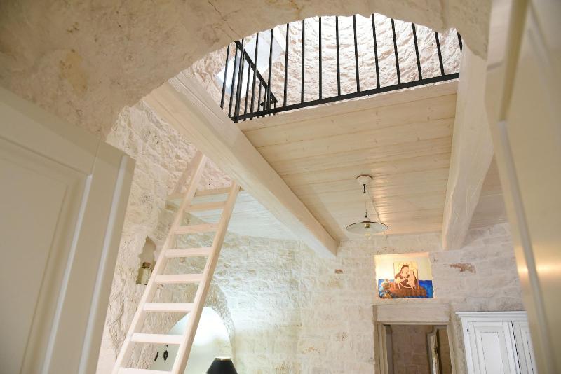 Trulli Occhi Di Pietra - Oda